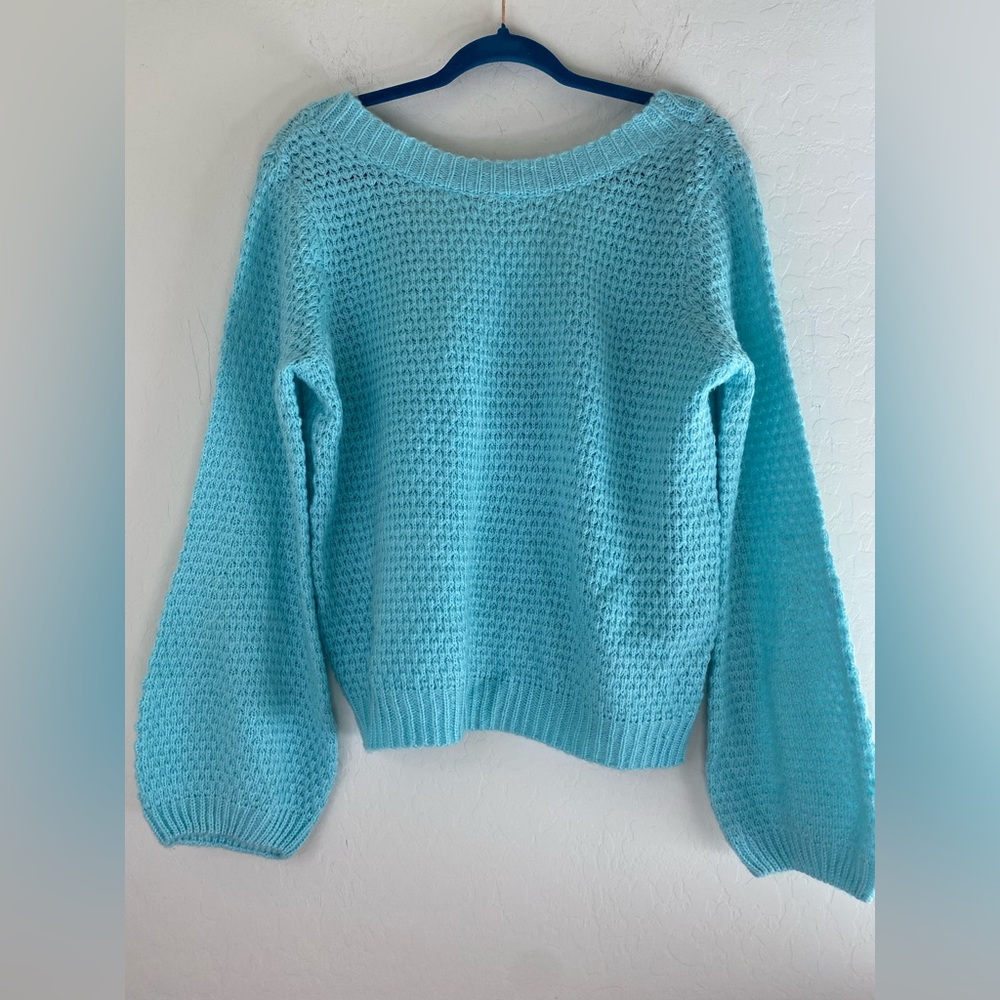🐝 3/$20 Wild Heart Blue Cable Knit Bubble Sleeve Open Back Sweater size Medium